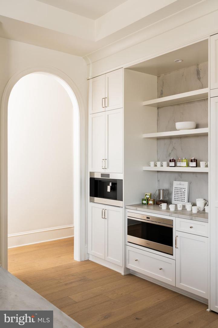 8634 OVERLOOK RD, MCLEAN, Virginia 22102, 6 Bedrooms Bedrooms, ,7 BathroomsBathrooms,Residential,For sale,8634 OVERLOOK RD,VAFX2286844 MLS # VAFX2286844