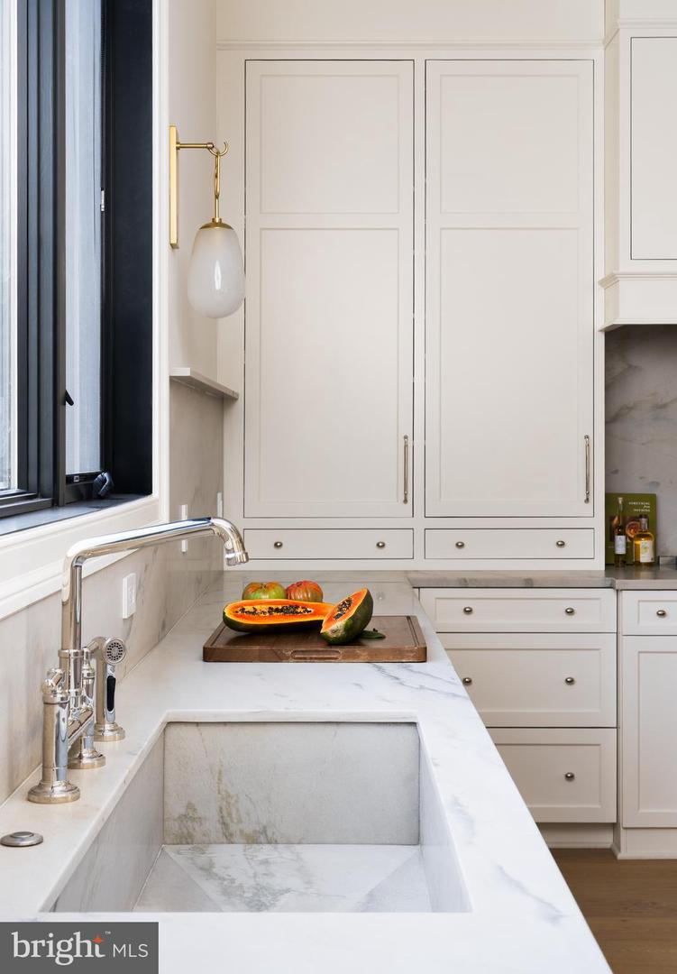 8634 OVERLOOK RD, MCLEAN, Virginia 22102, 6 Bedrooms Bedrooms, ,7 BathroomsBathrooms,Residential,For sale,8634 OVERLOOK RD,VAFX2286844 MLS # VAFX2286844