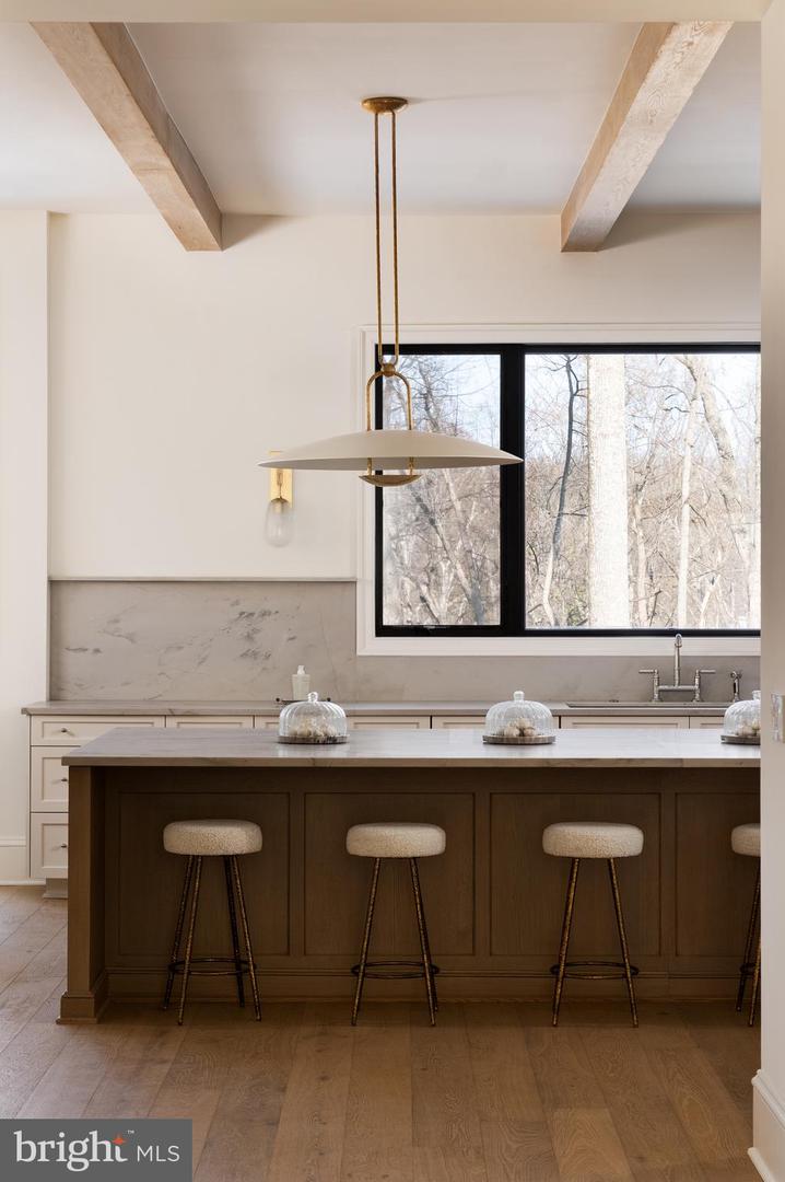 8634 OVERLOOK RD, MCLEAN, Virginia 22102, 6 Bedrooms Bedrooms, ,7 BathroomsBathrooms,Residential,For sale,8634 OVERLOOK RD,VAFX2286844 MLS # VAFX2286844