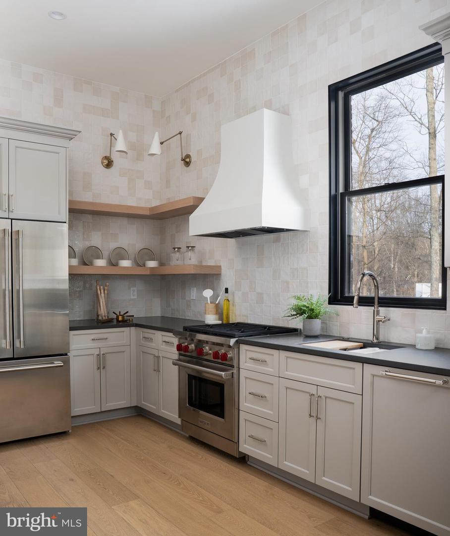 8634 OVERLOOK RD, MCLEAN, Virginia 22102, 6 Bedrooms Bedrooms, ,7 BathroomsBathrooms,Residential,For sale,8634 OVERLOOK RD,VAFX2286844 MLS # VAFX2286844