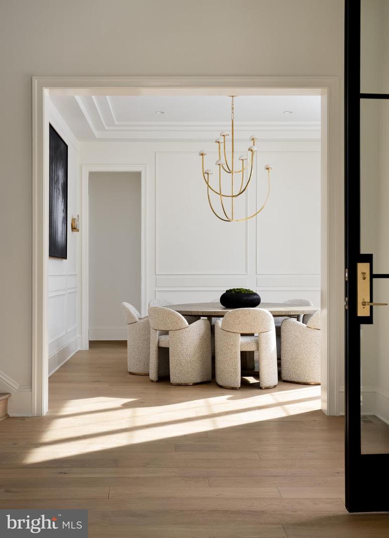 8634 OVERLOOK RD, MCLEAN, Virginia 22102, 6 Bedrooms Bedrooms, ,7 BathroomsBathrooms,Residential,For sale,8634 OVERLOOK RD,VAFX2286844 MLS # VAFX2286844