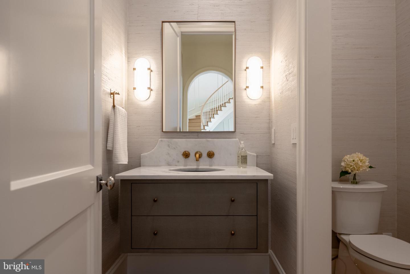 8634 OVERLOOK RD, MCLEAN, Virginia 22102, 6 Bedrooms Bedrooms, ,7 BathroomsBathrooms,Residential,For sale,8634 OVERLOOK RD,VAFX2286844 MLS # VAFX2286844