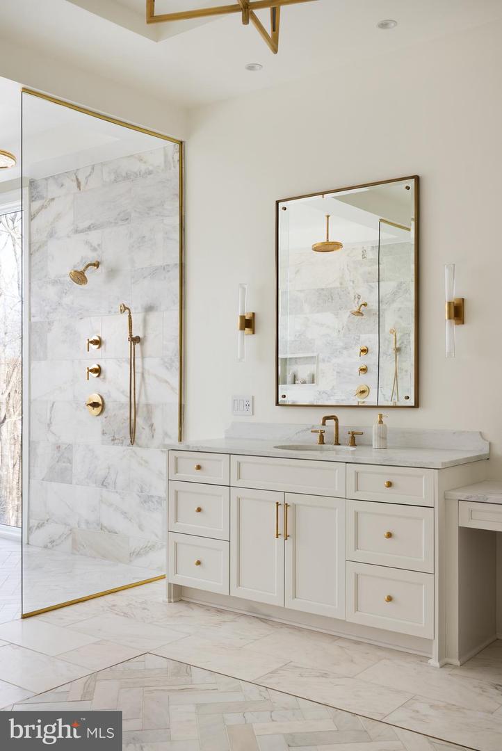 8634 OVERLOOK RD, MCLEAN, Virginia 22102, 6 Bedrooms Bedrooms, ,7 BathroomsBathrooms,Residential,For sale,8634 OVERLOOK RD,VAFX2286844 MLS # VAFX2286844