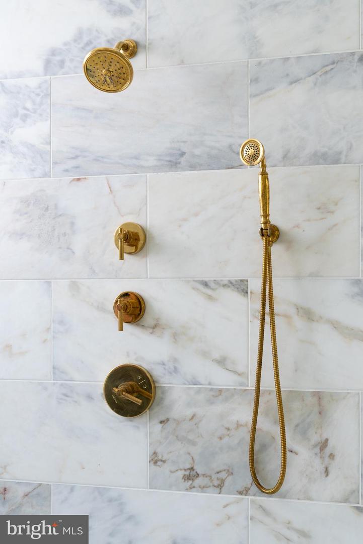 8634 OVERLOOK RD, MCLEAN, Virginia 22102, 6 Bedrooms Bedrooms, ,7 BathroomsBathrooms,Residential,For sale,8634 OVERLOOK RD,VAFX2286844 MLS # VAFX2286844