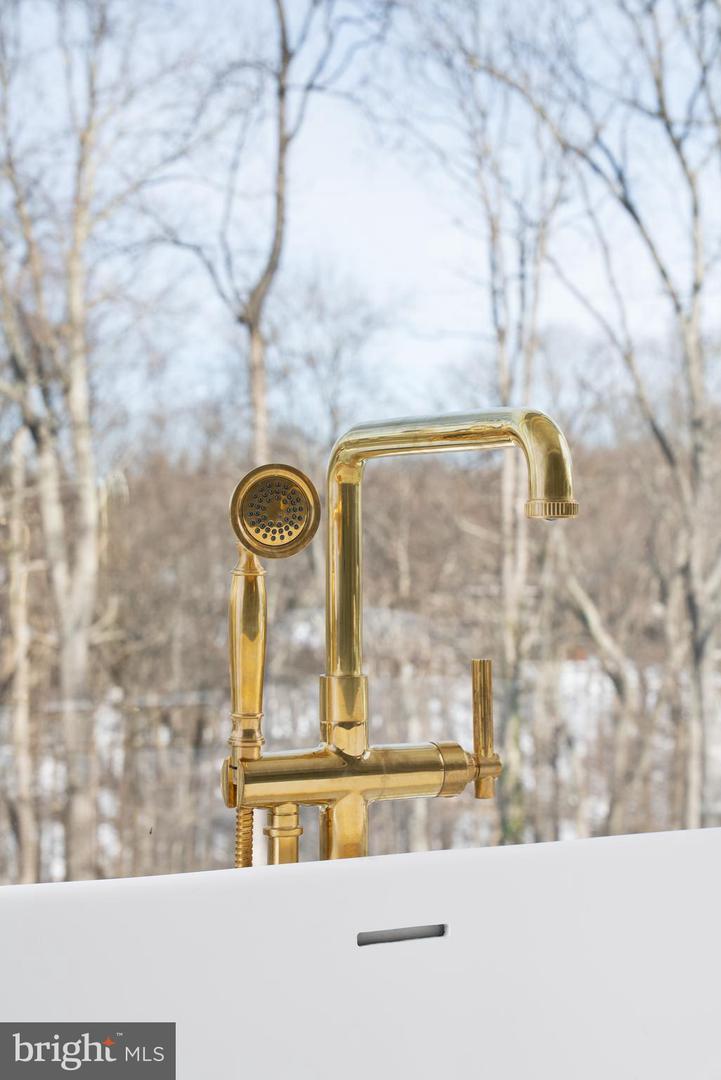 8634 OVERLOOK RD, MCLEAN, Virginia 22102, 6 Bedrooms Bedrooms, ,7 BathroomsBathrooms,Residential,For sale,8634 OVERLOOK RD,VAFX2286844 MLS # VAFX2286844