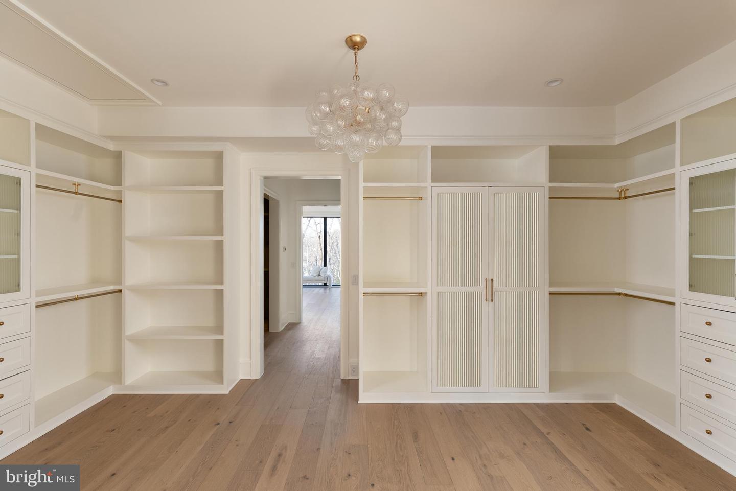 8634 OVERLOOK RD, MCLEAN, Virginia 22102, 6 Bedrooms Bedrooms, ,7 BathroomsBathrooms,Residential,For sale,8634 OVERLOOK RD,VAFX2286844 MLS # VAFX2286844