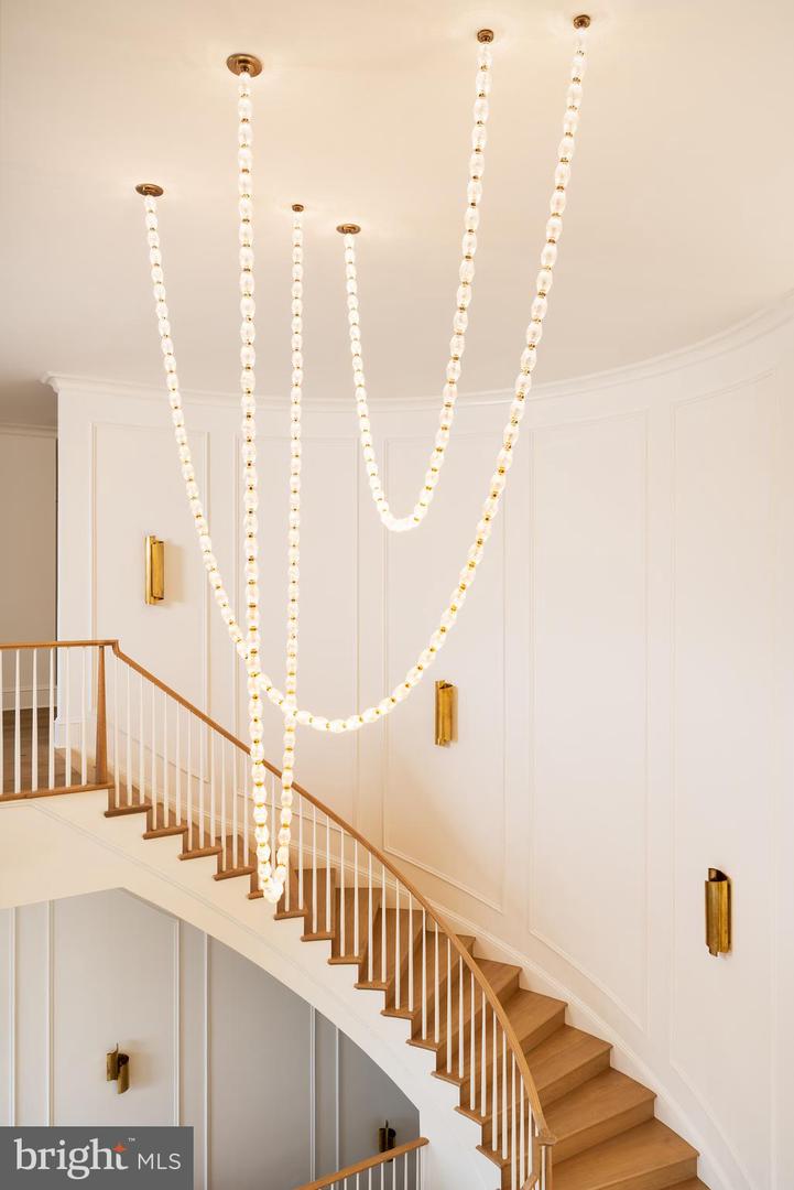 8634 OVERLOOK RD, MCLEAN, Virginia 22102, 6 Bedrooms Bedrooms, ,7 BathroomsBathrooms,Residential,For sale,8634 OVERLOOK RD,VAFX2286844 MLS # VAFX2286844