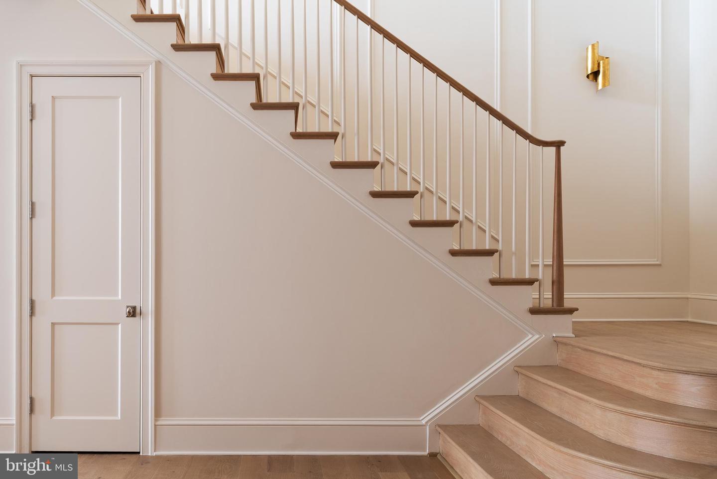 8634 OVERLOOK RD, MCLEAN, Virginia 22102, 6 Bedrooms Bedrooms, ,7 BathroomsBathrooms,Residential,For sale,8634 OVERLOOK RD,VAFX2286844 MLS # VAFX2286844