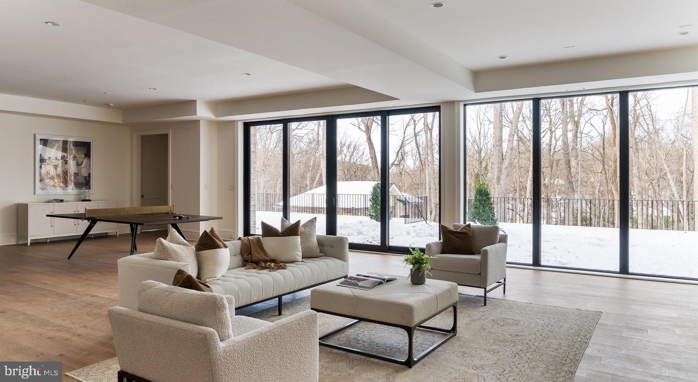 8634 OVERLOOK RD, MCLEAN, Virginia 22102, 6 Bedrooms Bedrooms, ,7 BathroomsBathrooms,Residential,For sale,8634 OVERLOOK RD,VAFX2286844 MLS # VAFX2286844