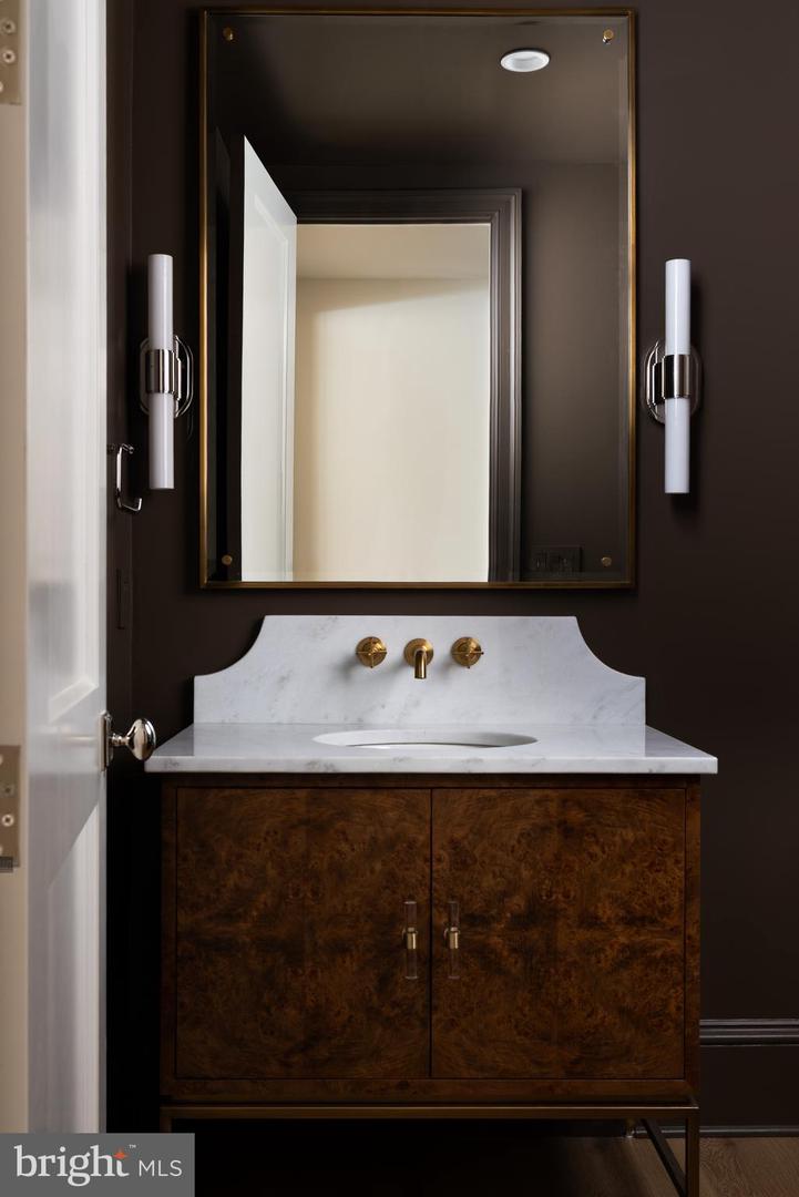 8634 OVERLOOK RD, MCLEAN, Virginia 22102, 6 Bedrooms Bedrooms, ,7 BathroomsBathrooms,Residential,For sale,8634 OVERLOOK RD,VAFX2286844 MLS # VAFX2286844