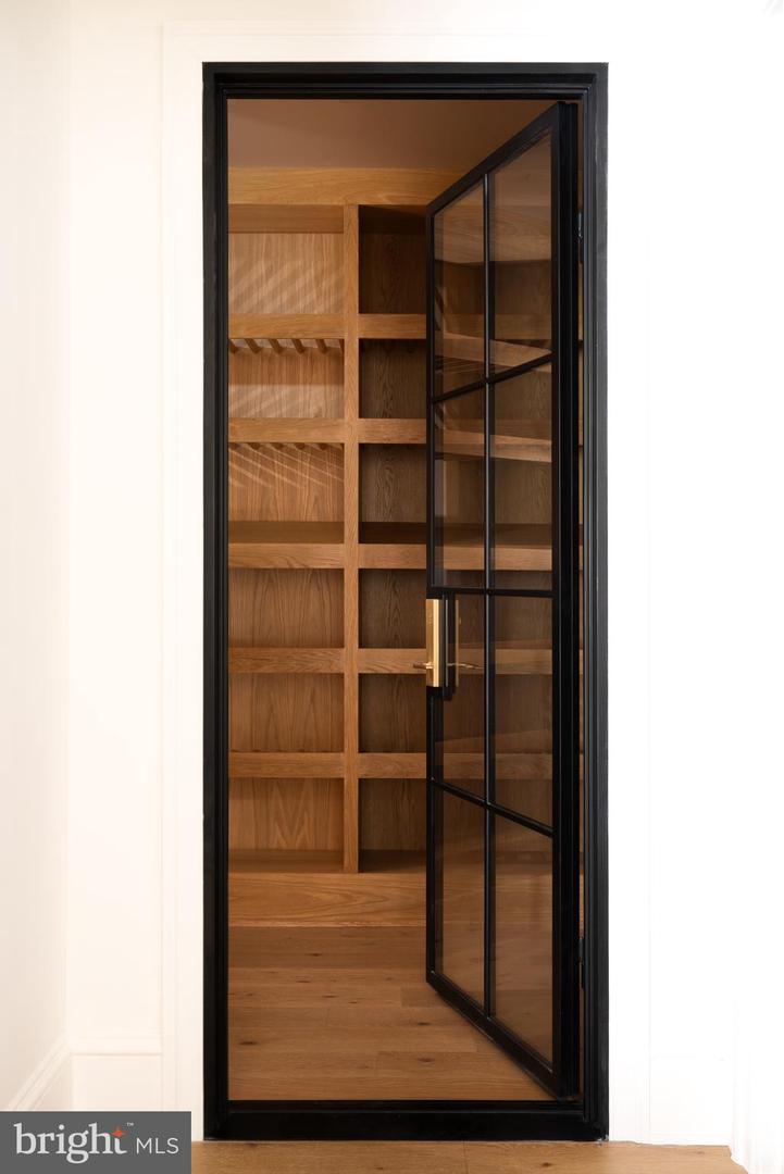 8634 OVERLOOK RD, MCLEAN, Virginia 22102, 6 Bedrooms Bedrooms, ,7 BathroomsBathrooms,Residential,For sale,8634 OVERLOOK RD,VAFX2286844 MLS # VAFX2286844