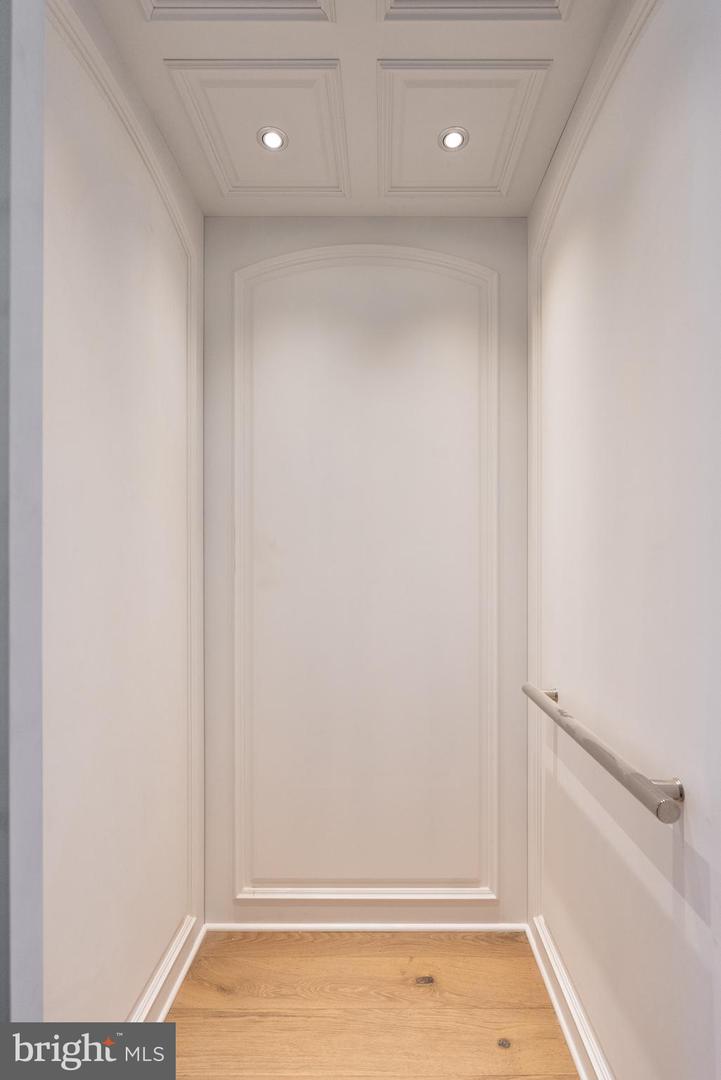 8634 OVERLOOK RD, MCLEAN, Virginia 22102, 6 Bedrooms Bedrooms, ,7 BathroomsBathrooms,Residential,For sale,8634 OVERLOOK RD,VAFX2286844 MLS # VAFX2286844