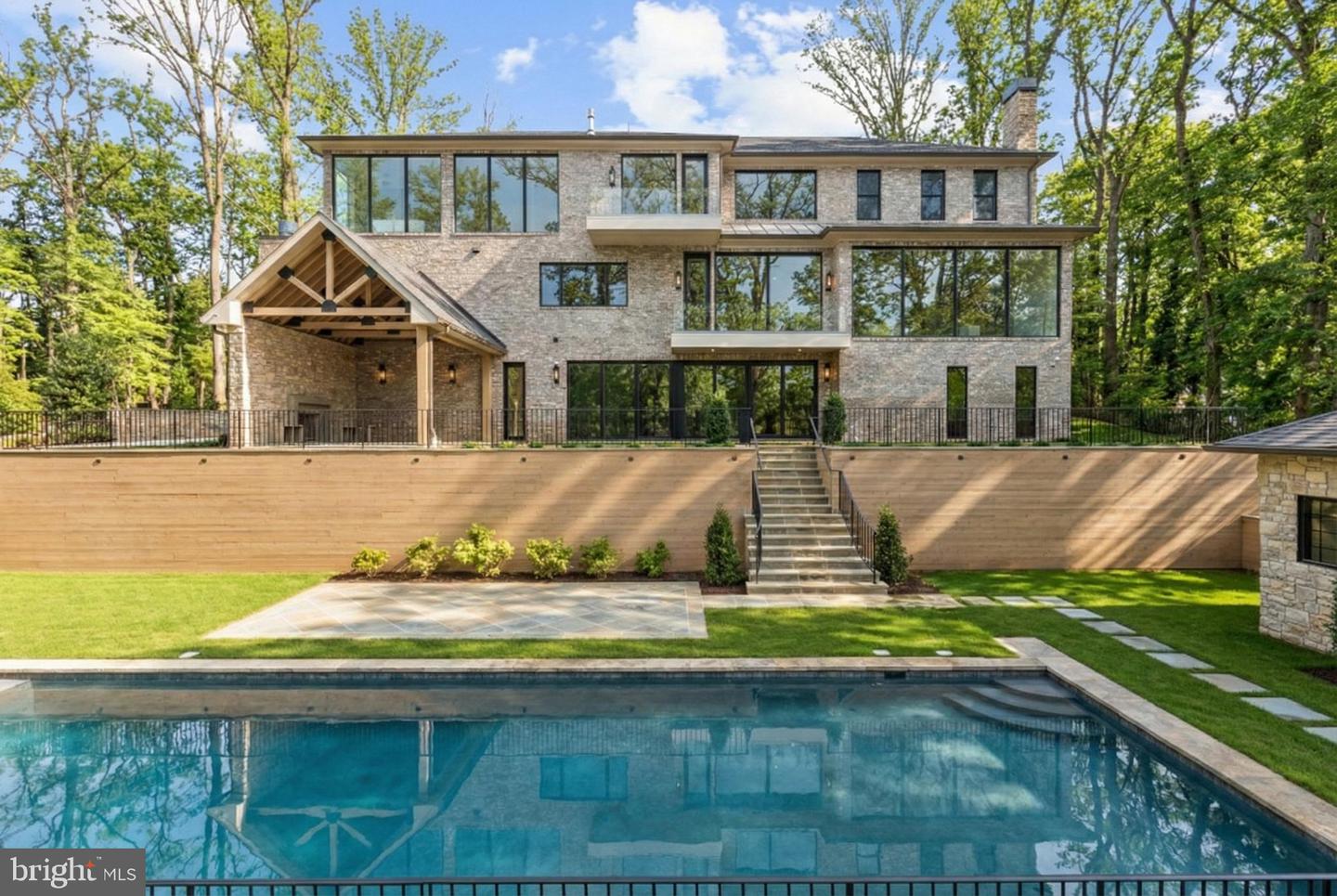 8634 OVERLOOK RD, MCLEAN, Virginia 22102, 6 Bedrooms Bedrooms, ,7 BathroomsBathrooms,Residential,For sale,8634 OVERLOOK RD,VAFX2286844 MLS # VAFX2286844