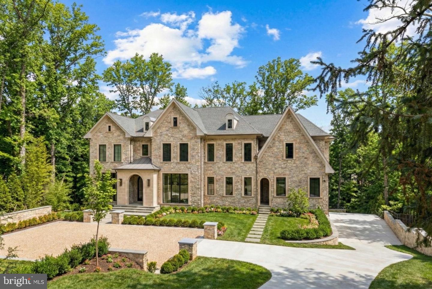 8634 OVERLOOK RD, MCLEAN, Virginia 22102, 6 Bedrooms Bedrooms, ,7 BathroomsBathrooms,Residential,For sale,8634 OVERLOOK RD,VAFX2286844 MLS # VAFX2286844