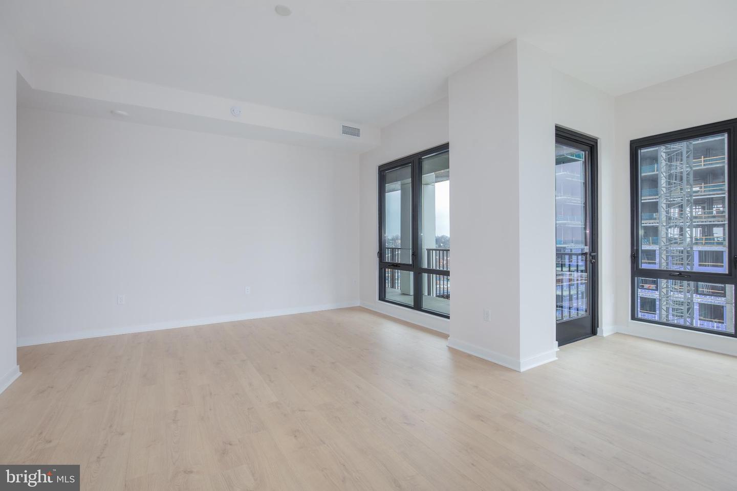 255 W FALLS STATION BLVD #1001, FALLS CHURCH, Virginia 22046, 3 Bedrooms Bedrooms, 6 Rooms Rooms,2 BathroomsBathrooms,Residential,For sale,255 W FALLS STATION BLVD #1001,VAFA2003558 MLS # VAFA2003558