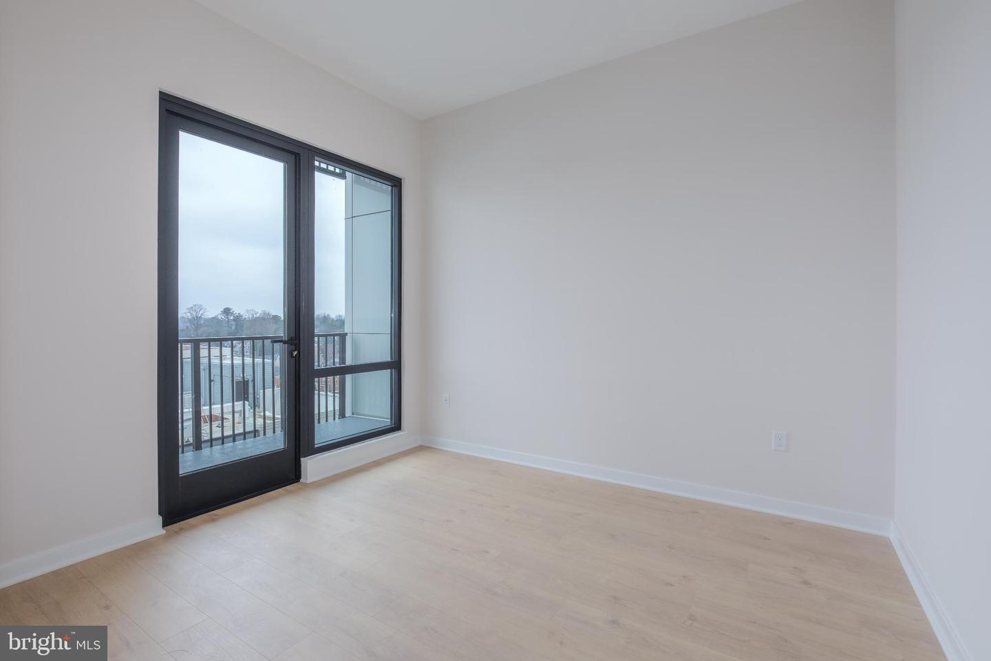 255 W FALLS STATION BLVD #1001, FALLS CHURCH, Virginia 22046, 3 Bedrooms Bedrooms, 6 Rooms Rooms,2 BathroomsBathrooms,Residential,For sale,255 W FALLS STATION BLVD #1001,VAFA2003558 MLS # VAFA2003558