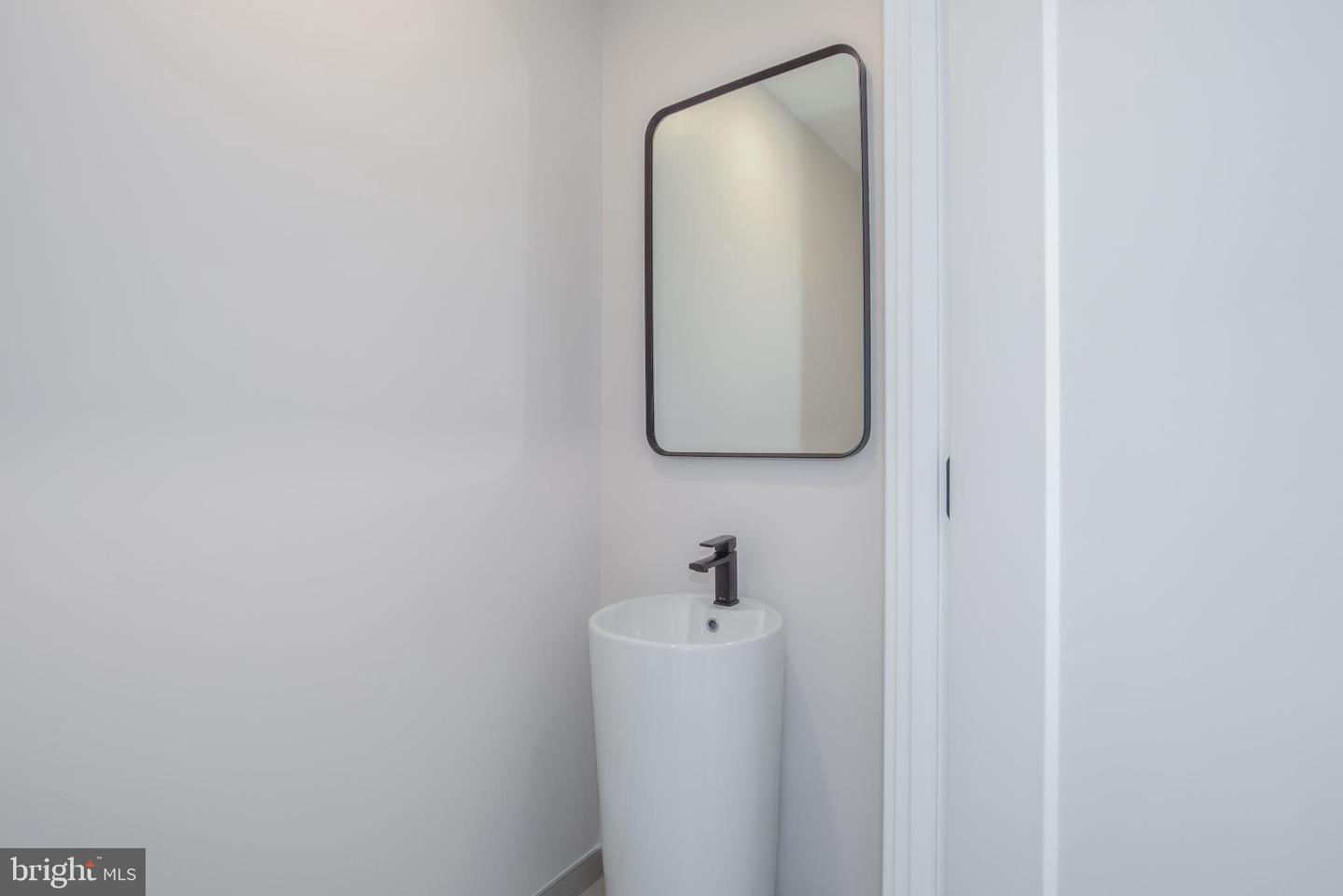 255 W FALLS STATION BLVD #1001, FALLS CHURCH, Virginia 22046, 3 Bedrooms Bedrooms, 6 Rooms Rooms,2 BathroomsBathrooms,Residential,For sale,255 W FALLS STATION BLVD #1001,VAFA2003558 MLS # VAFA2003558