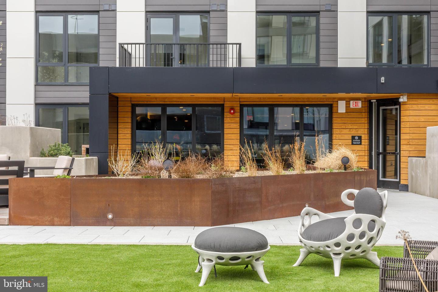 255 W FALLS STATION BLVD #1001, FALLS CHURCH, Virginia 22046, 3 Bedrooms Bedrooms, 6 Rooms Rooms,2 BathroomsBathrooms,Residential,For sale,255 W FALLS STATION BLVD #1001,VAFA2003558 MLS # VAFA2003558