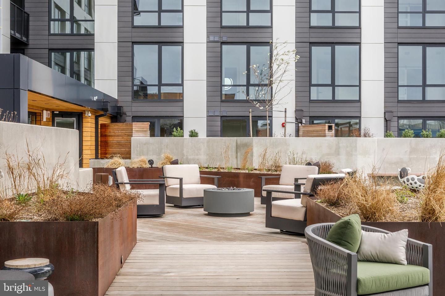 255 W FALLS STATION BLVD #1001, FALLS CHURCH, Virginia 22046, 3 Bedrooms Bedrooms, 6 Rooms Rooms,2 BathroomsBathrooms,Residential,For sale,255 W FALLS STATION BLVD #1001,VAFA2003558 MLS # VAFA2003558