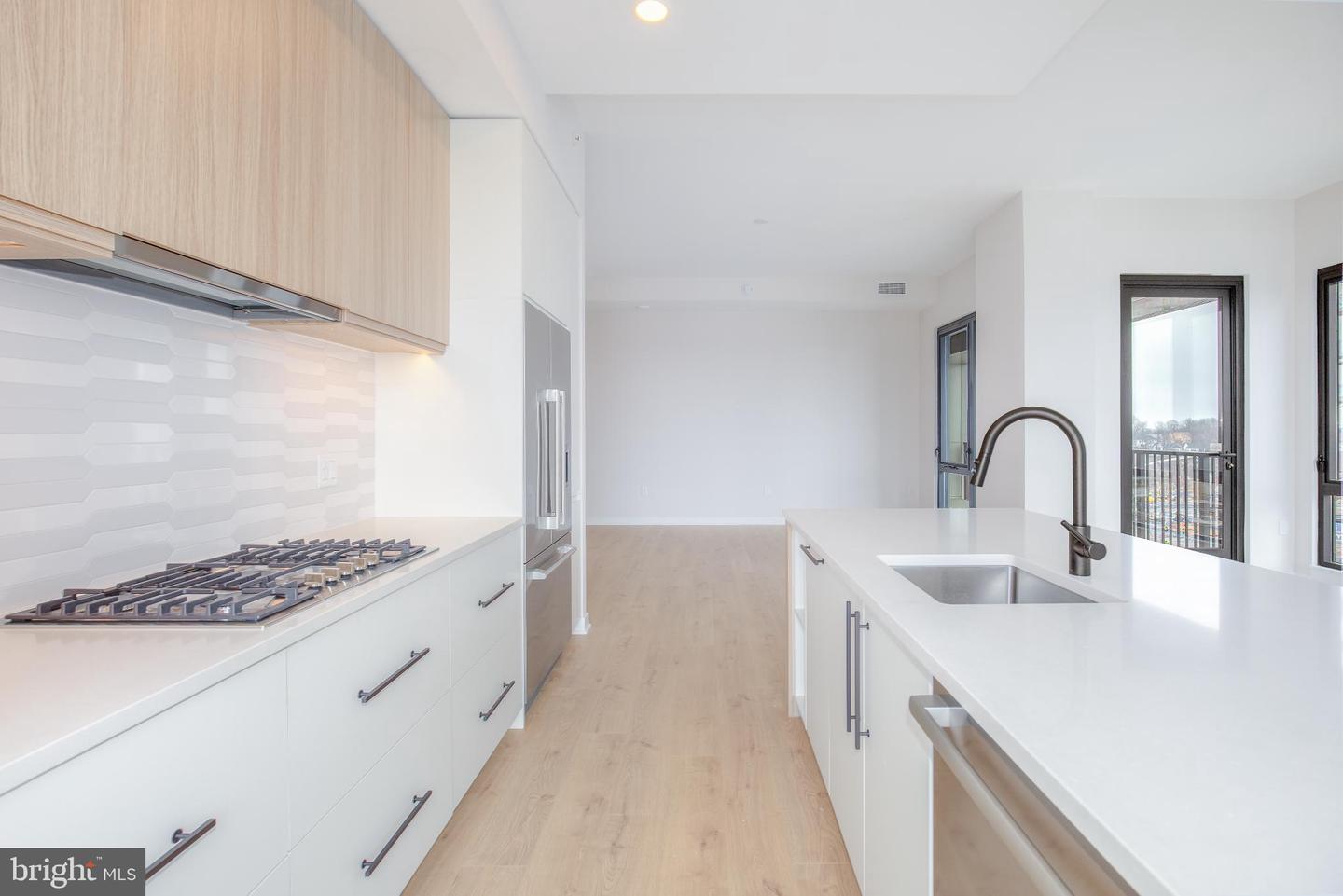 255 W FALLS STATION BLVD #1001, FALLS CHURCH, Virginia 22046, 3 Bedrooms Bedrooms, 6 Rooms Rooms,2 BathroomsBathrooms,Residential,For sale,255 W FALLS STATION BLVD #1001,VAFA2003558 MLS # VAFA2003558