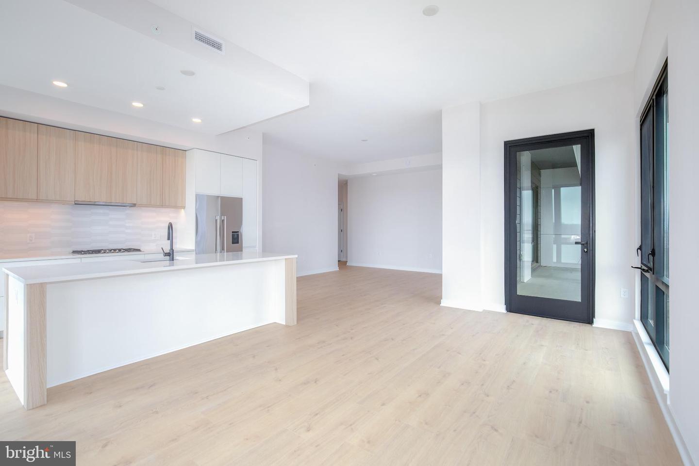 255 W FALLS STATION BLVD #1001, FALLS CHURCH, Virginia 22046, 3 Bedrooms Bedrooms, 6 Rooms Rooms,2 BathroomsBathrooms,Residential,For sale,255 W FALLS STATION BLVD #1001,VAFA2003558 MLS # VAFA2003558