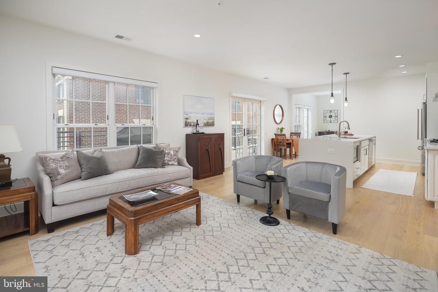 521 N WASHINGTON ST #102, ALEXANDRIA, Virginia 22314, 2 Bedrooms Bedrooms, 9 Rooms Rooms,2 BathroomsBathrooms,Residential,For sale,521 N WASHINGTON ST #102,VAAX2054144 MLS # VAAX2054144