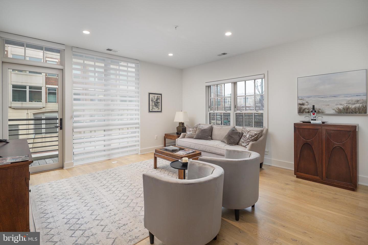 521 N WASHINGTON ST #102, ALEXANDRIA, Virginia 22314, 2 Bedrooms Bedrooms, 9 Rooms Rooms,2 BathroomsBathrooms,Residential,For sale,521 N WASHINGTON ST #102,VAAX2054144 MLS # VAAX2054144