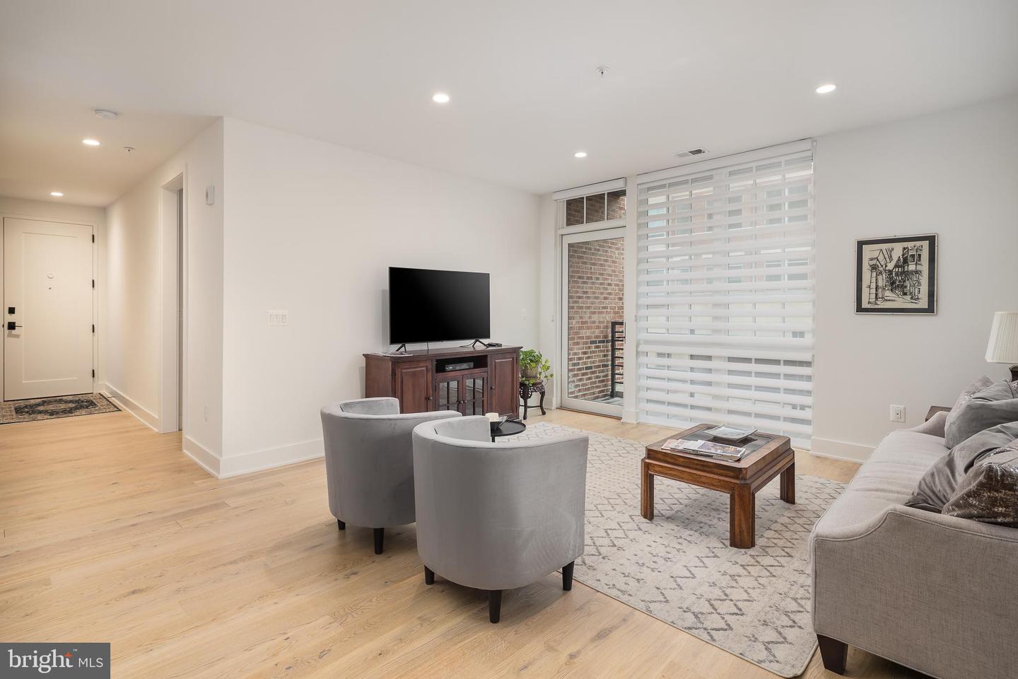 521 N WASHINGTON ST #102, ALEXANDRIA, Virginia 22314, 2 Bedrooms Bedrooms, 9 Rooms Rooms,2 BathroomsBathrooms,Residential,For sale,521 N WASHINGTON ST #102,VAAX2054144 MLS # VAAX2054144