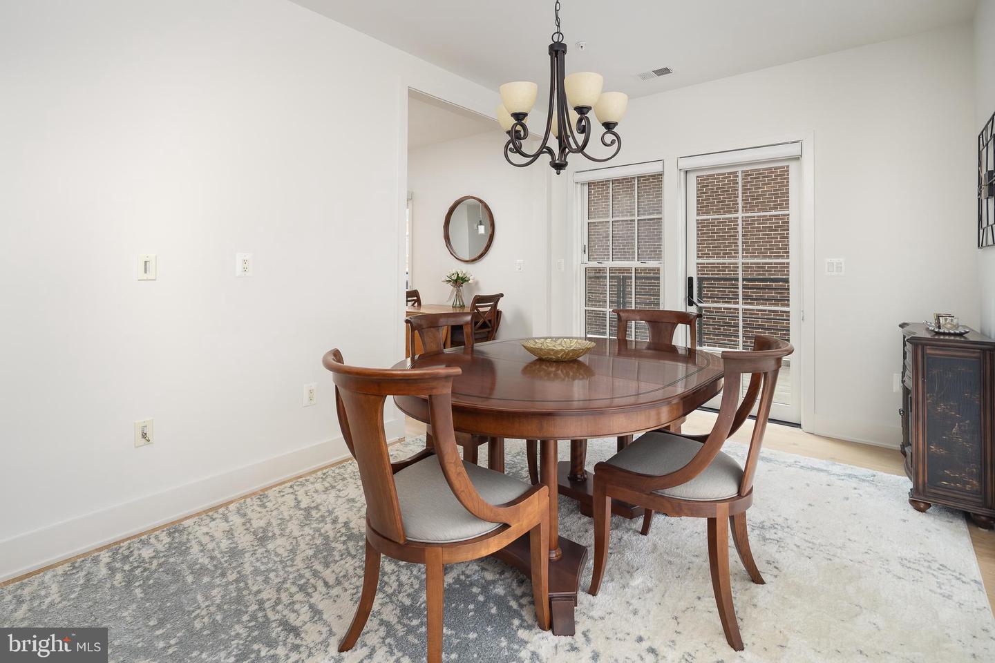 521 N WASHINGTON ST #102, ALEXANDRIA, Virginia 22314, 2 Bedrooms Bedrooms, 9 Rooms Rooms,2 BathroomsBathrooms,Residential,For sale,521 N WASHINGTON ST #102,VAAX2054144 MLS # VAAX2054144