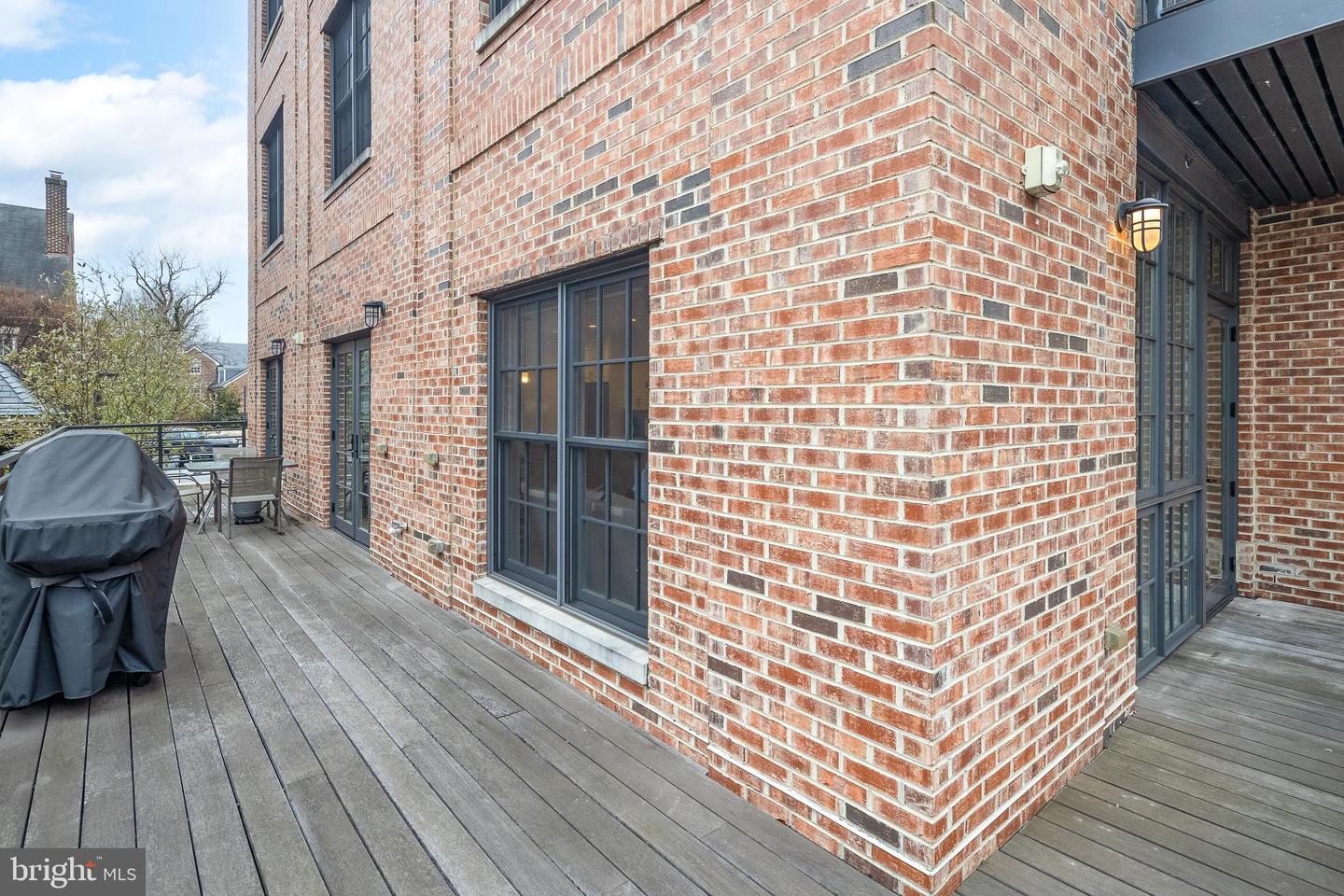 521 N WASHINGTON ST #102, ALEXANDRIA, Virginia 22314, 2 Bedrooms Bedrooms, 9 Rooms Rooms,2 BathroomsBathrooms,Residential,For sale,521 N WASHINGTON ST #102,VAAX2054144 MLS # VAAX2054144