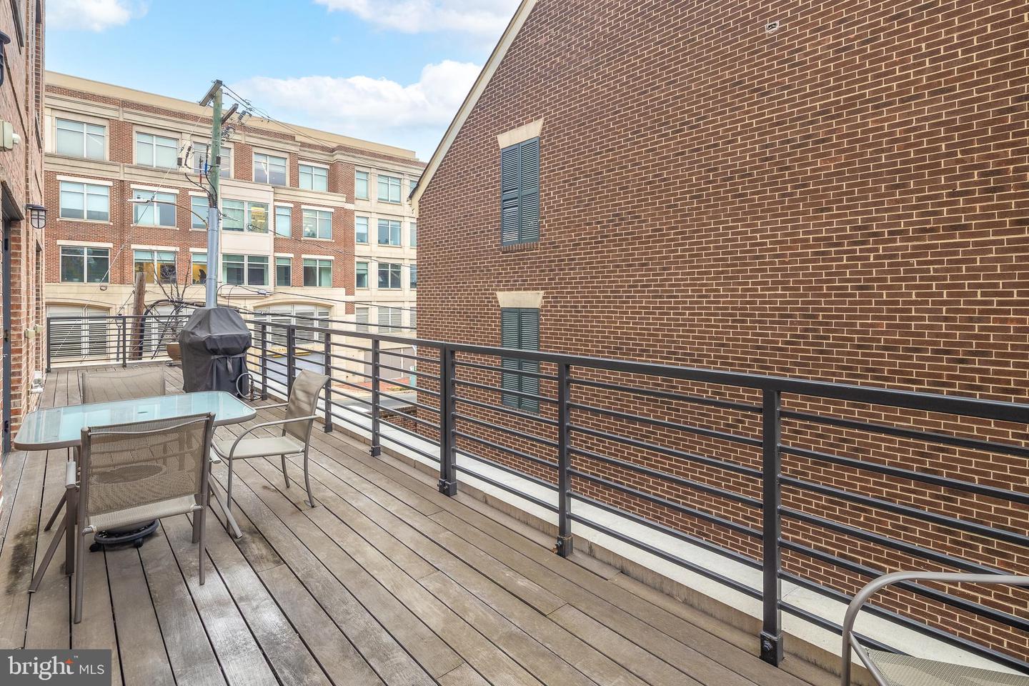 521 N WASHINGTON ST #102, ALEXANDRIA, Virginia 22314, 2 Bedrooms Bedrooms, 9 Rooms Rooms,2 BathroomsBathrooms,Residential,For sale,521 N WASHINGTON ST #102,VAAX2054144 MLS # VAAX2054144