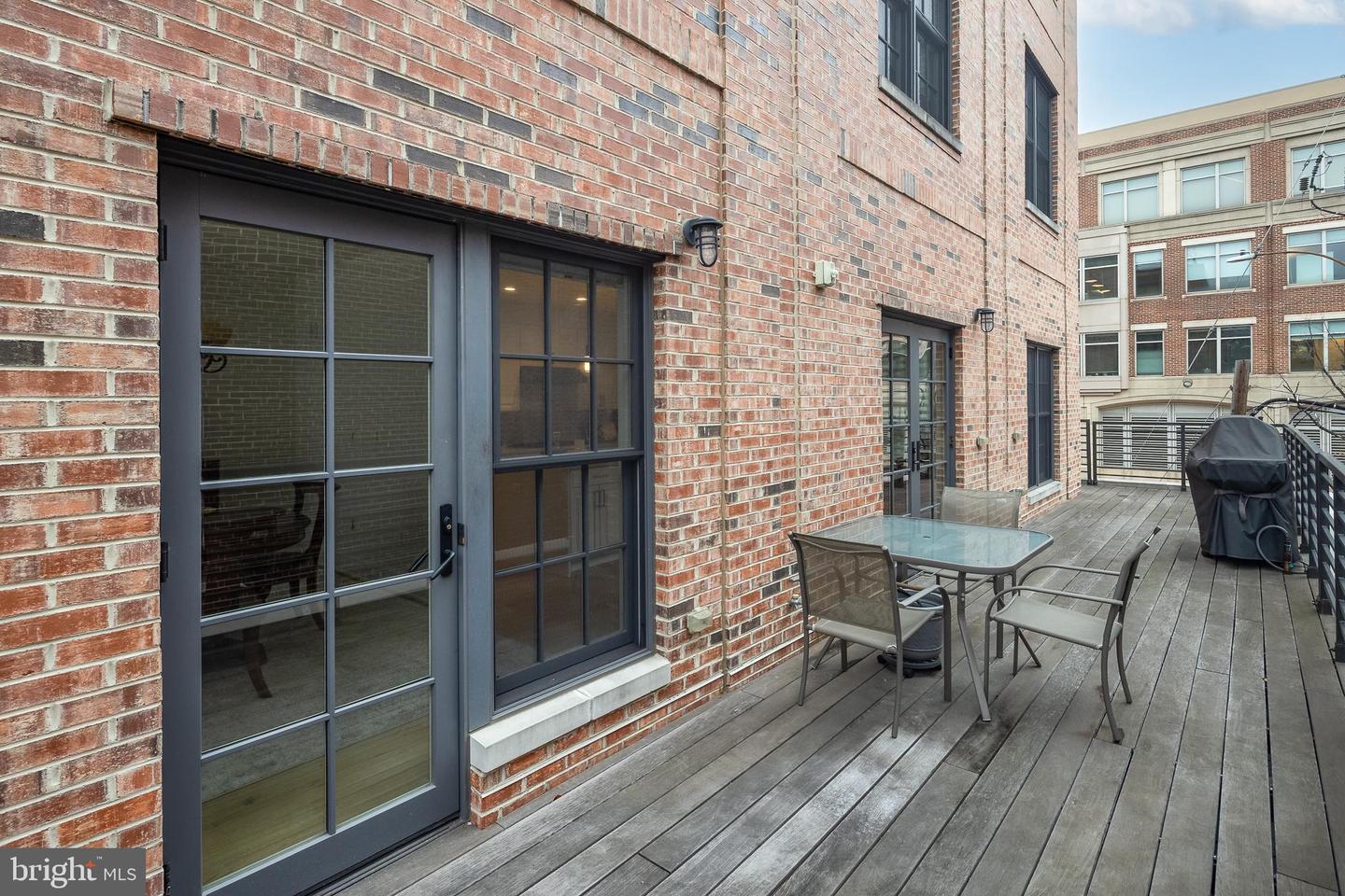 521 N WASHINGTON ST #102, ALEXANDRIA, Virginia 22314, 2 Bedrooms Bedrooms, 9 Rooms Rooms,2 BathroomsBathrooms,Residential,For sale,521 N WASHINGTON ST #102,VAAX2054144 MLS # VAAX2054144