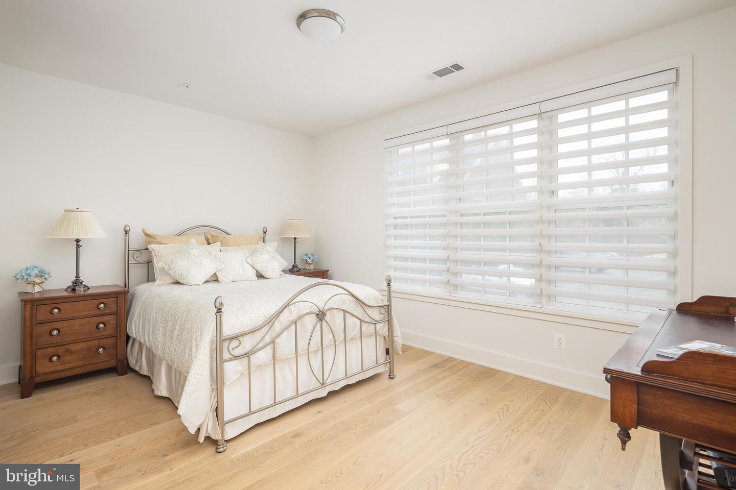 521 N WASHINGTON ST #102, ALEXANDRIA, Virginia 22314, 2 Bedrooms Bedrooms, 9 Rooms Rooms,2 BathroomsBathrooms,Residential,For sale,521 N WASHINGTON ST #102,VAAX2054144 MLS # VAAX2054144