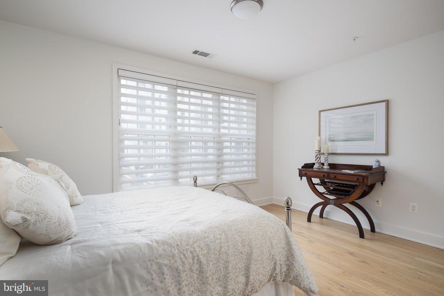 521 N WASHINGTON ST #102, ALEXANDRIA, Virginia 22314, 2 Bedrooms Bedrooms, 9 Rooms Rooms,2 BathroomsBathrooms,Residential,For sale,521 N WASHINGTON ST #102,VAAX2054144 MLS # VAAX2054144