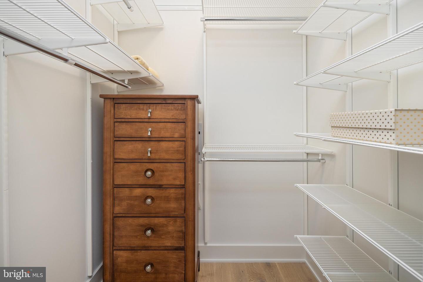 521 N WASHINGTON ST #102, ALEXANDRIA, Virginia 22314, 2 Bedrooms Bedrooms, 9 Rooms Rooms,2 BathroomsBathrooms,Residential,For sale,521 N WASHINGTON ST #102,VAAX2054144 MLS # VAAX2054144