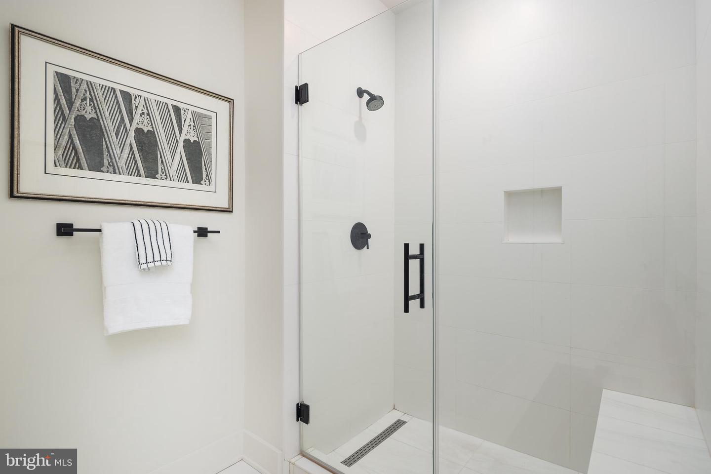 521 N WASHINGTON ST #102, ALEXANDRIA, Virginia 22314, 2 Bedrooms Bedrooms, 9 Rooms Rooms,2 BathroomsBathrooms,Residential,For sale,521 N WASHINGTON ST #102,VAAX2054144 MLS # VAAX2054144