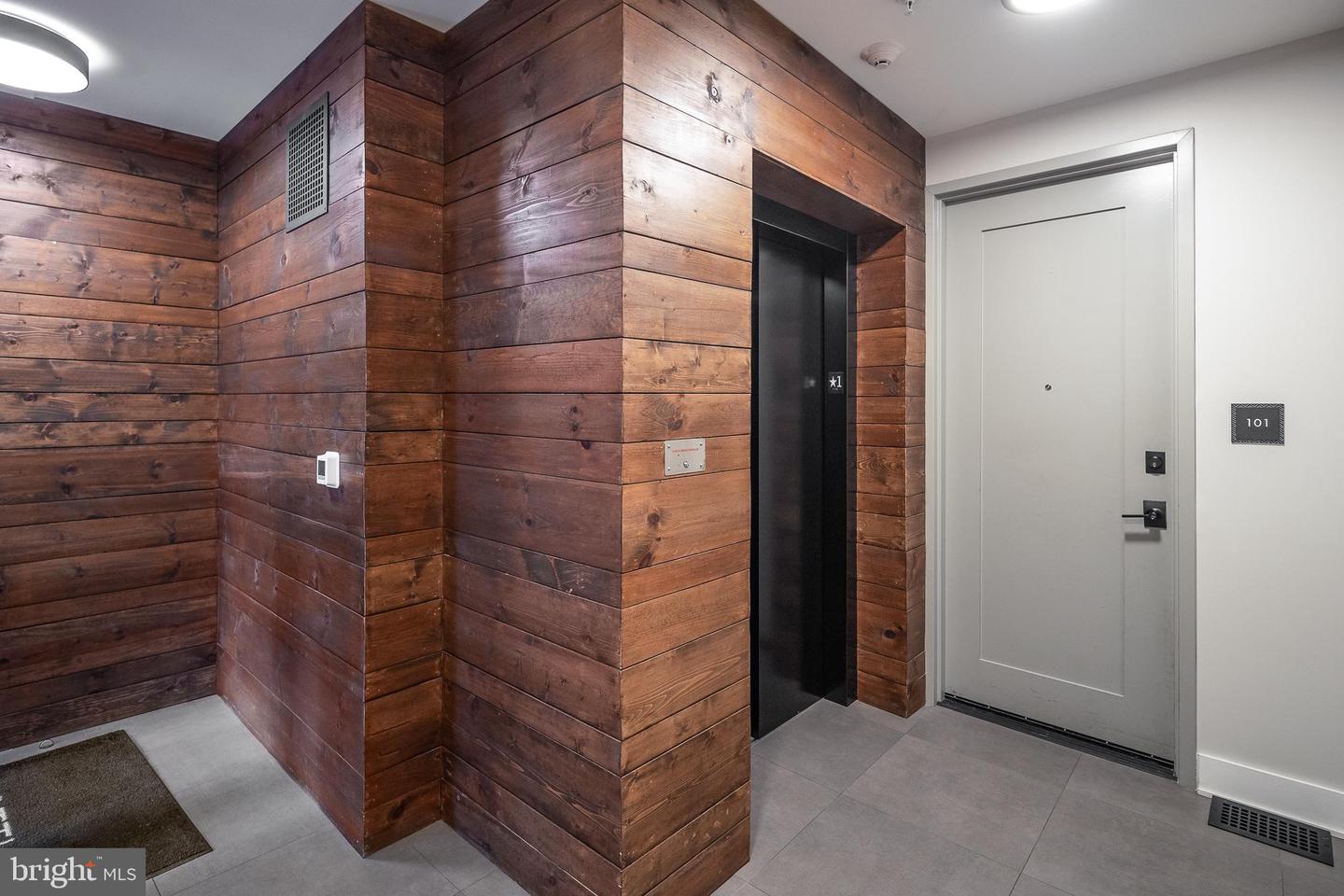 521 N WASHINGTON ST #102, ALEXANDRIA, Virginia 22314, 2 Bedrooms Bedrooms, 9 Rooms Rooms,2 BathroomsBathrooms,Residential,For sale,521 N WASHINGTON ST #102,VAAX2054144 MLS # VAAX2054144