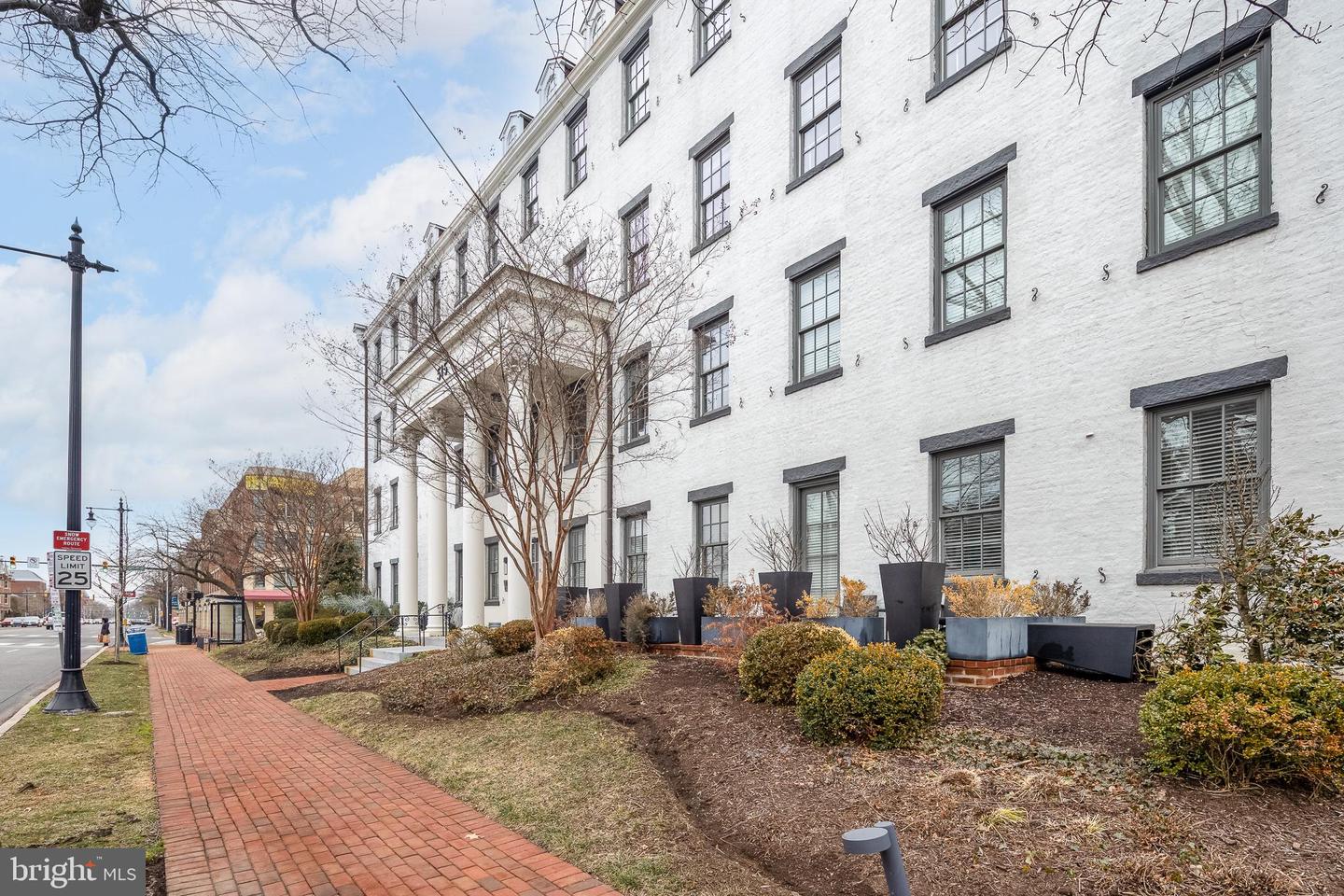521 N WASHINGTON ST #102, ALEXANDRIA, Virginia 22314, 2 Bedrooms Bedrooms, 9 Rooms Rooms,2 BathroomsBathrooms,Residential,For sale,521 N WASHINGTON ST #102,VAAX2054144 MLS # VAAX2054144