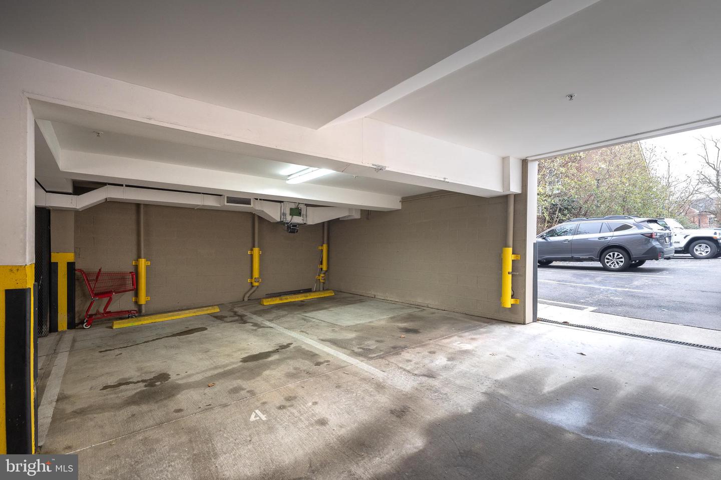 521 N WASHINGTON ST #102, ALEXANDRIA, Virginia 22314, 2 Bedrooms Bedrooms, 9 Rooms Rooms,2 BathroomsBathrooms,Residential,For sale,521 N WASHINGTON ST #102,VAAX2054144 MLS # VAAX2054144