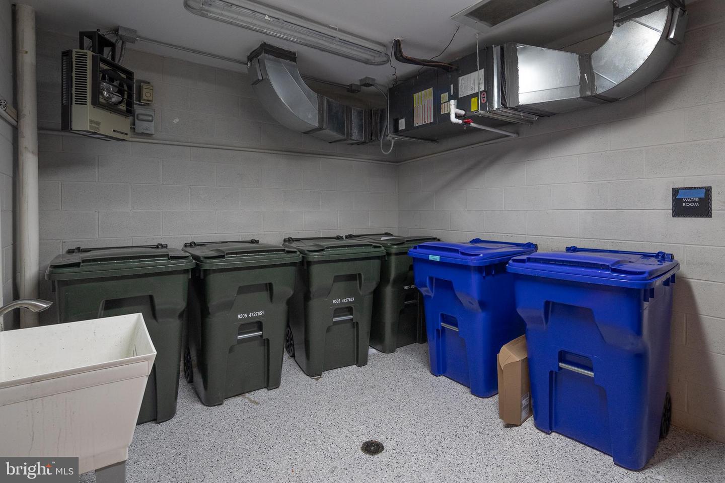 521 N WASHINGTON ST #102, ALEXANDRIA, Virginia 22314, 2 Bedrooms Bedrooms, 9 Rooms Rooms,2 BathroomsBathrooms,Residential,For sale,521 N WASHINGTON ST #102,VAAX2054144 MLS # VAAX2054144