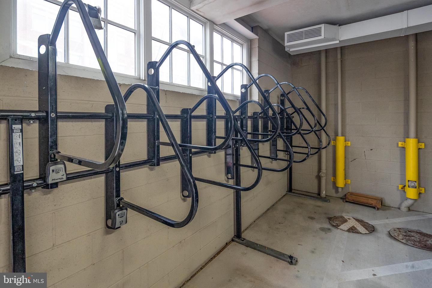 521 N WASHINGTON ST #102, ALEXANDRIA, Virginia 22314, 2 Bedrooms Bedrooms, 9 Rooms Rooms,2 BathroomsBathrooms,Residential,For sale,521 N WASHINGTON ST #102,VAAX2054144 MLS # VAAX2054144