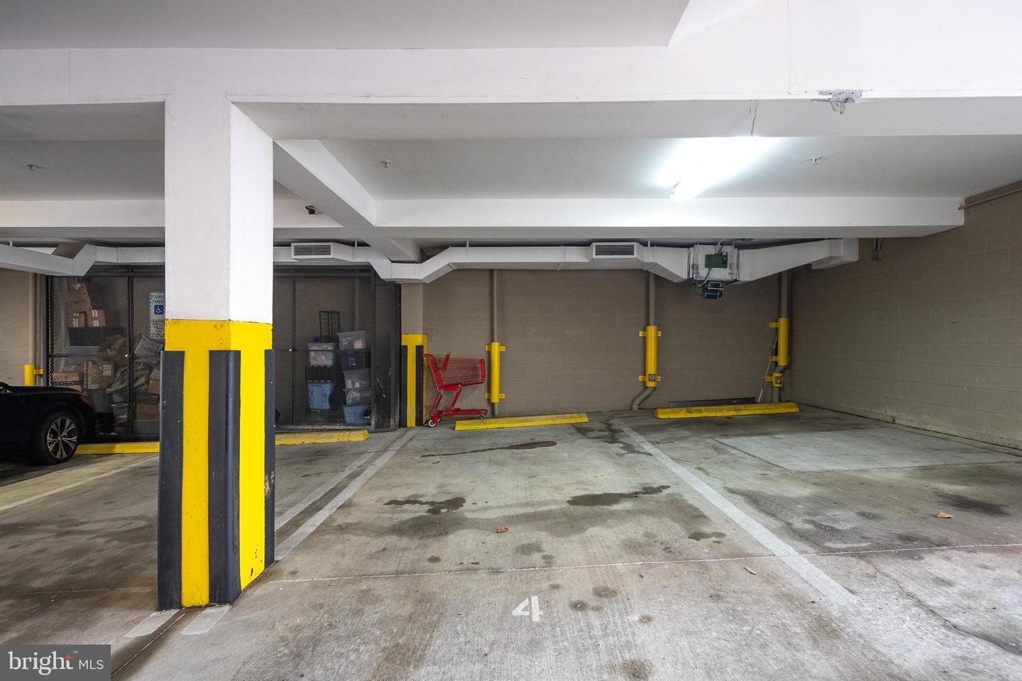 521 N WASHINGTON ST #102, ALEXANDRIA, Virginia 22314, 2 Bedrooms Bedrooms, 9 Rooms Rooms,2 BathroomsBathrooms,Residential,For sale,521 N WASHINGTON ST #102,VAAX2054144 MLS # VAAX2054144