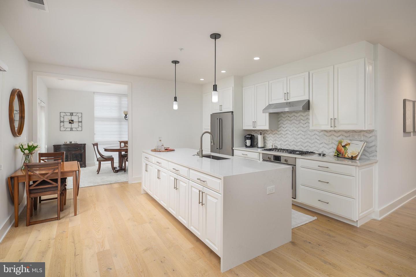 521 N WASHINGTON ST #102, ALEXANDRIA, Virginia 22314, 2 Bedrooms Bedrooms, 9 Rooms Rooms,2 BathroomsBathrooms,Residential,For sale,521 N WASHINGTON ST #102,VAAX2054144 MLS # VAAX2054144