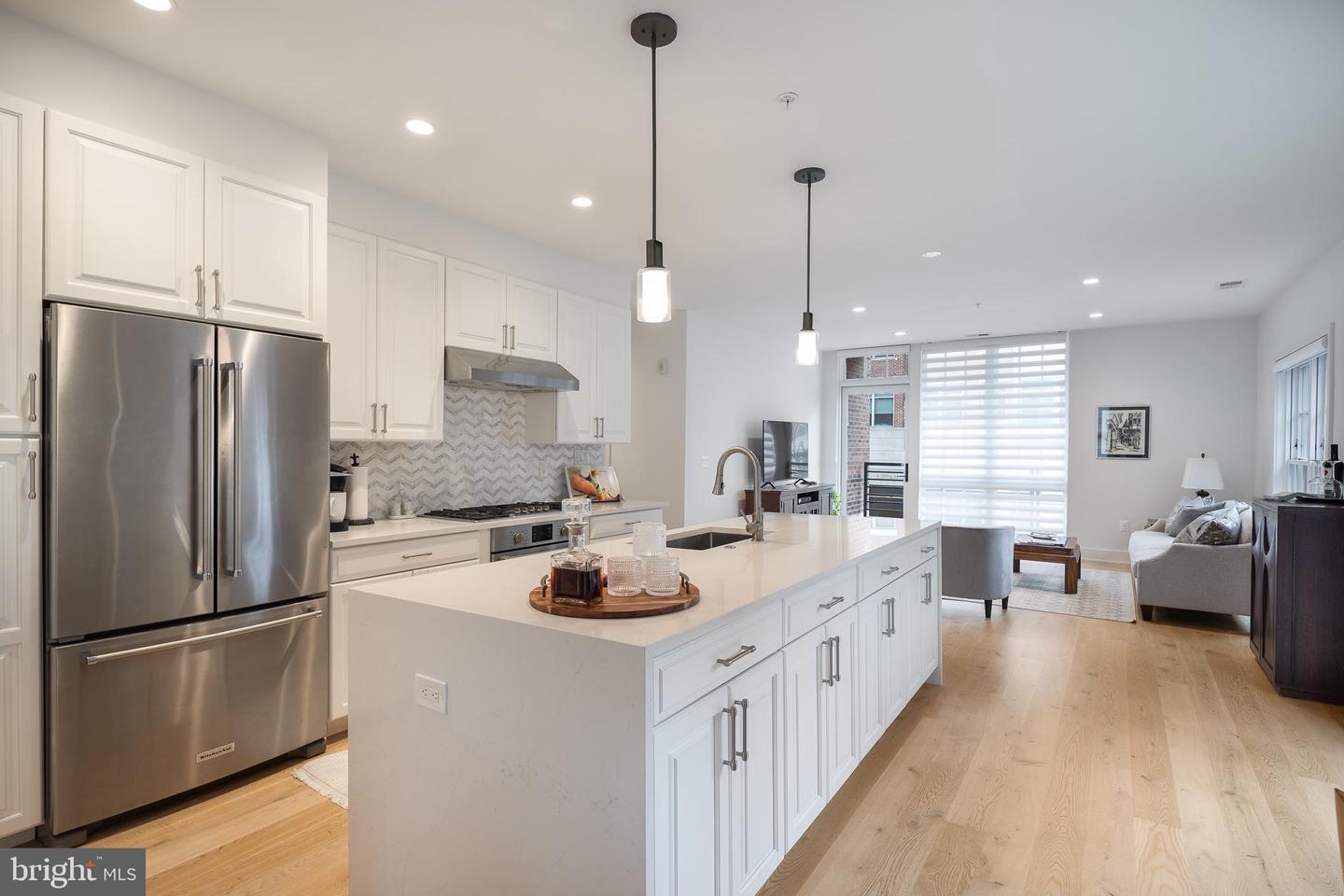 521 N WASHINGTON ST #102, ALEXANDRIA, Virginia 22314, 2 Bedrooms Bedrooms, 9 Rooms Rooms,2 BathroomsBathrooms,Residential,For sale,521 N WASHINGTON ST #102,VAAX2054144 MLS # VAAX2054144