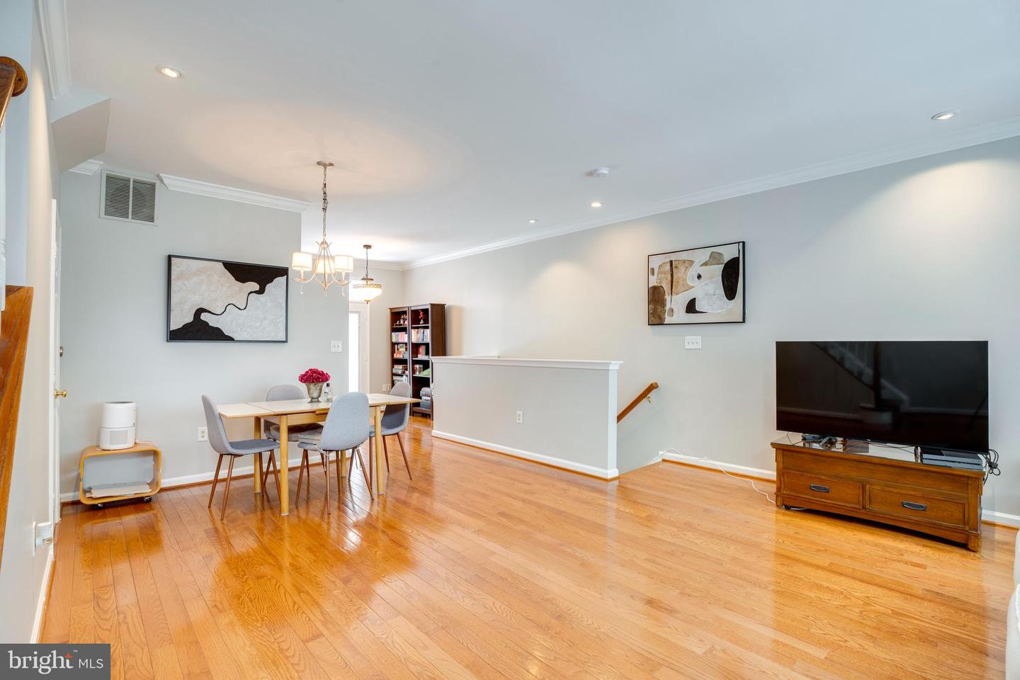 7740 DESIREE ST, ALEXANDRIA, Virginia 22315, 4 Bedrooms Bedrooms, ,2 BathroomsBathrooms,Residential,For sale,7740 DESIREE ST,VAFX2291160 MLS # VAFX2291160