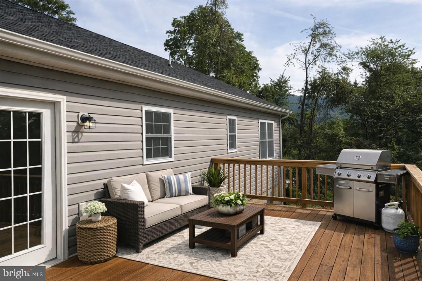 402 BLUEBIRD WAY, FRONT ROYAL, Virginia 22630, 4 Bedrooms Bedrooms, ,3 BathroomsBathrooms,Residential,For sale,402 BLUEBIRD WAY,VAWR2013458 MLS # VAWR2013458