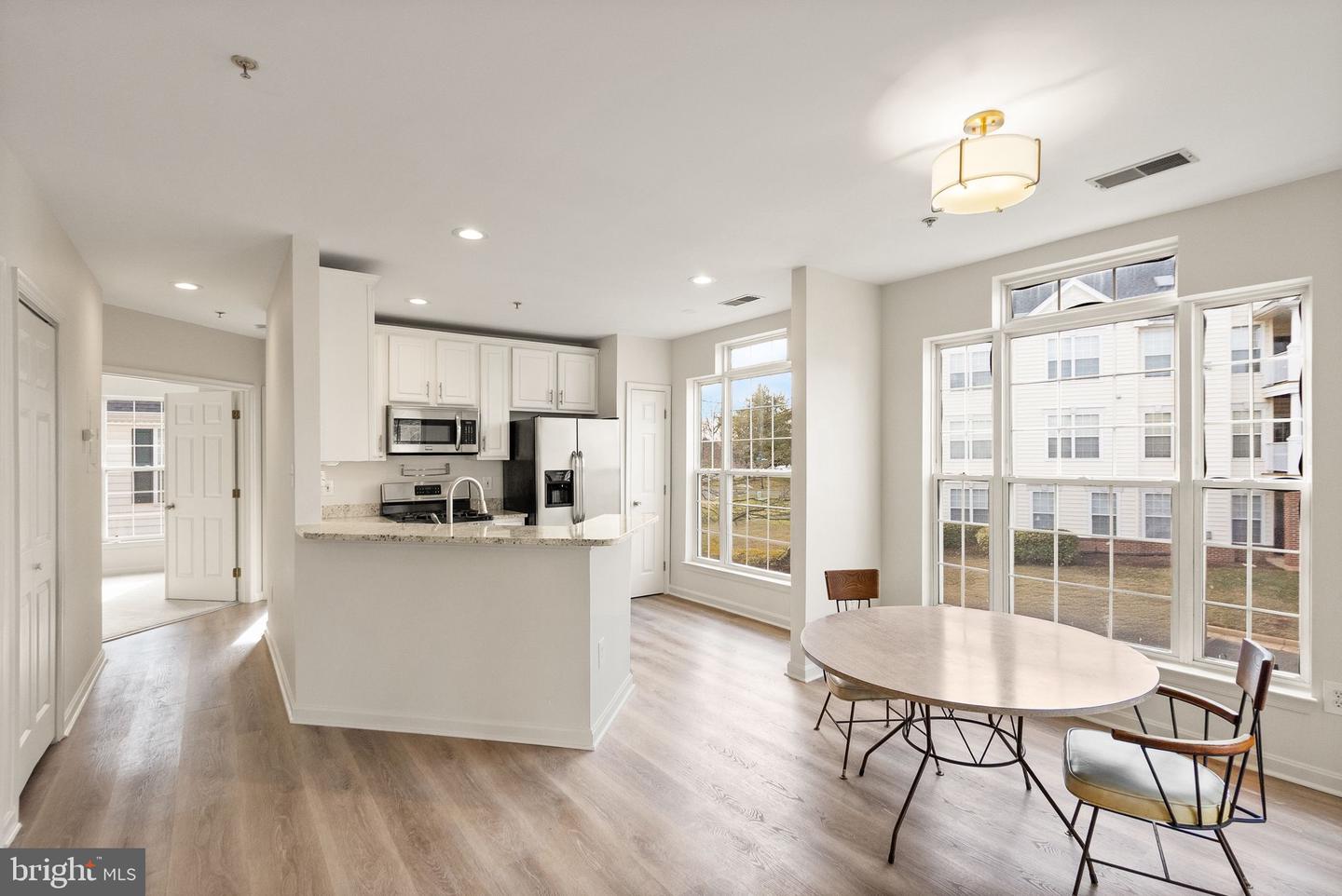 25240 LAKE SHORE SQ #200, CHANTILLY, Virginia 20152, 2 Bedrooms Bedrooms, ,2 BathroomsBathrooms,Residential,For sale,25240 LAKE SHORE SQ #200,VALO2116354 MLS # VALO2116354