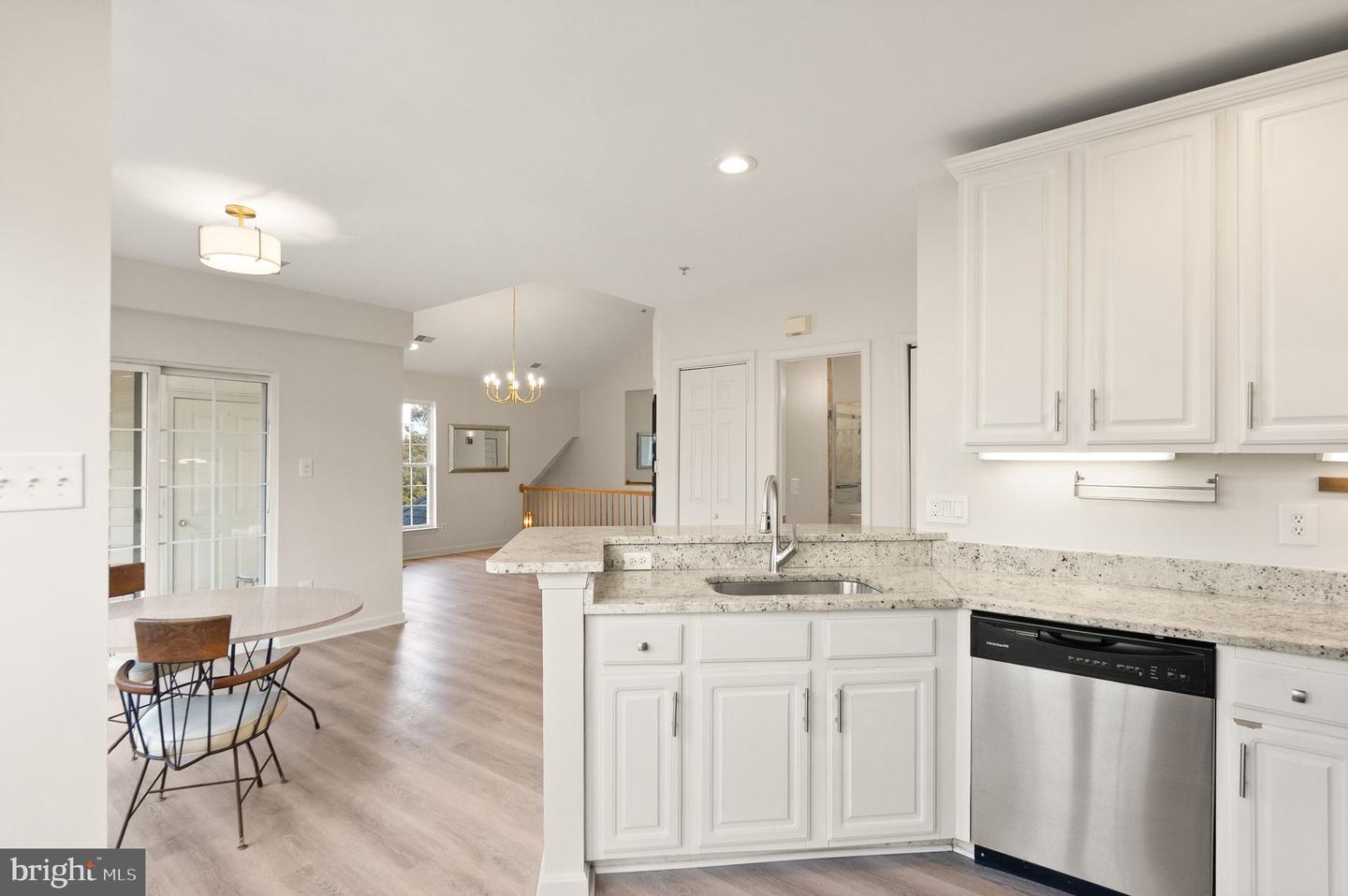 25240 LAKE SHORE SQ #200, CHANTILLY, Virginia 20152, 2 Bedrooms Bedrooms, ,2 BathroomsBathrooms,Residential,For sale,25240 LAKE SHORE SQ #200,VALO2116354 MLS # VALO2116354