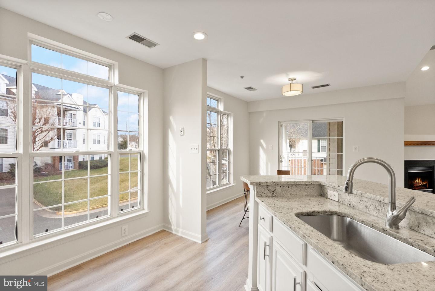 25240 LAKE SHORE SQ #200, CHANTILLY, Virginia 20152, 2 Bedrooms Bedrooms, ,2 BathroomsBathrooms,Residential,For sale,25240 LAKE SHORE SQ #200,VALO2116354 MLS # VALO2116354