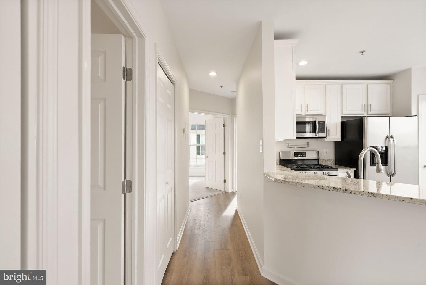 25240 LAKE SHORE SQ #200, CHANTILLY, Virginia 20152, 2 Bedrooms Bedrooms, ,2 BathroomsBathrooms,Residential,For sale,25240 LAKE SHORE SQ #200,VALO2116354 MLS # VALO2116354